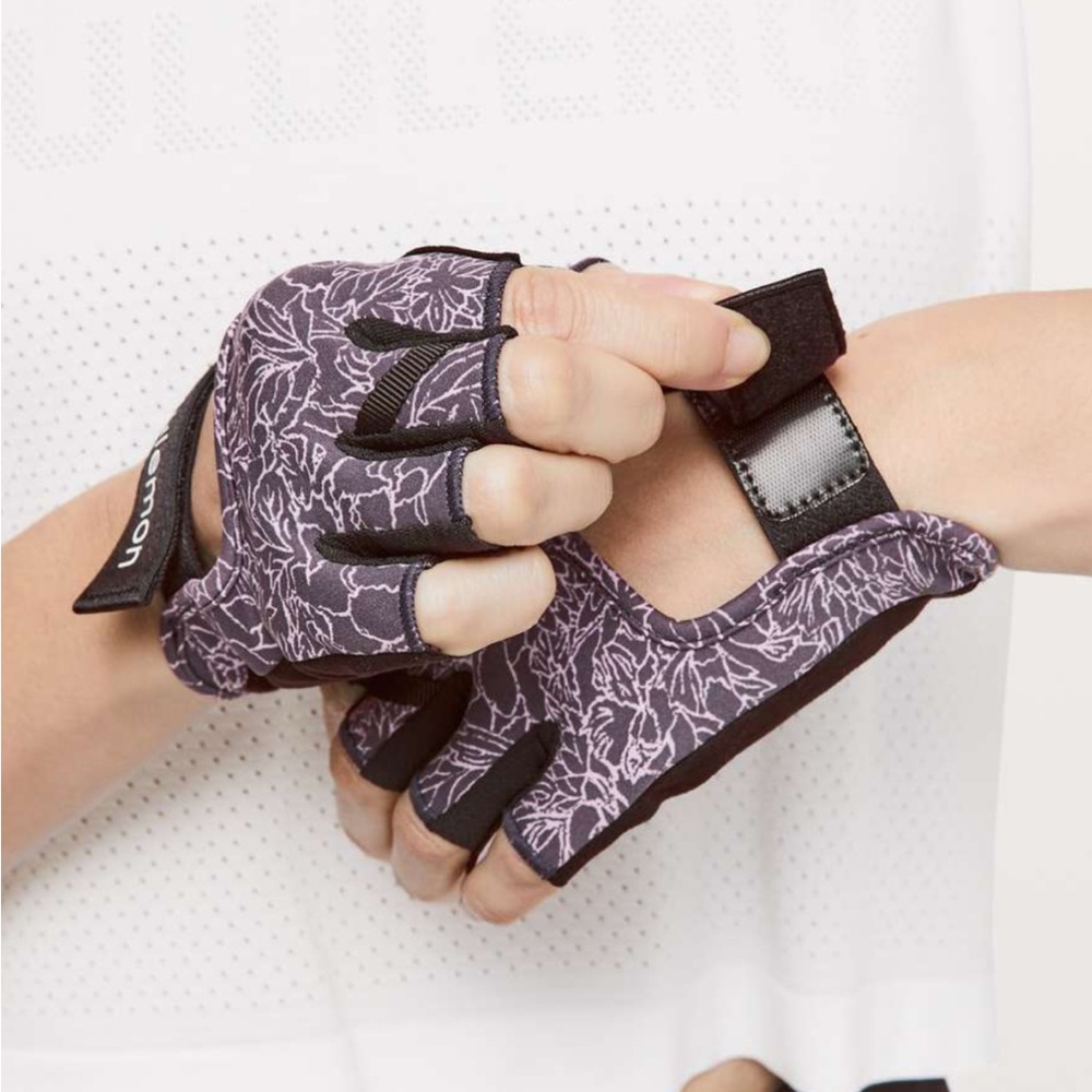 Lululemon Uplift Training Gloves
Arabesque Antoinette Smoky Quartz / Black
